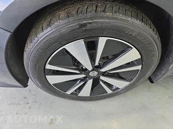 2019 Nissan Altima SV – miniatura 8