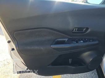 2019 Nissan Kicks S – miniatura 9
