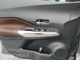 2019 Nissan Kicks SR – miniatura 9