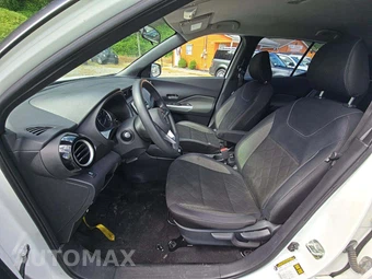 2019 Nissan Kicks SV – miniatura 3