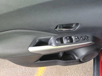 2019 Nissan Kicks SV – miniatura 9
