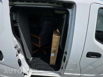 2019 Nissan NV200 Compact Cargo SV 115.2" WB - miniatura 16