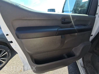 2019 Nissan NV3500 HD Cargo S High Roof 146.1" WB - miniatura 9