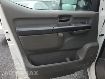 2019 Nissan NV3500 HD Cargo SV Standard Roof 146.1" WB - miniatura 9