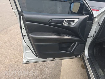 2019 Nissan Pathfinder SV - miniatura 9