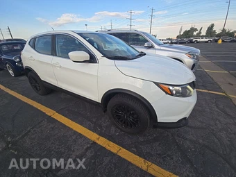 2019 Nissan Rogue Sport S – miniatura 3