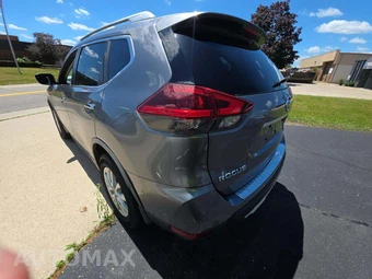 2019 Nissan Rogue SV – miniatura 2