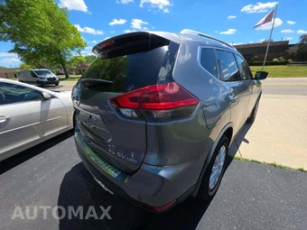 2019 Nissan Rogue SV – miniatura 3