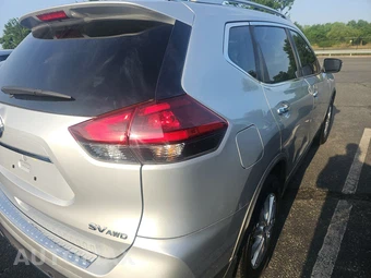 2019 Nissan Rogue SV – miniatura 4