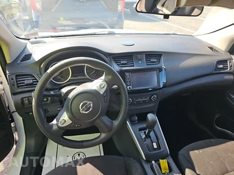 2019 Nissan Sentra S – miniatura 11