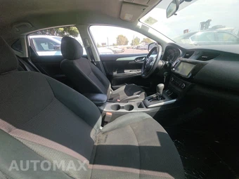 2019 Nissan Sentra S - miniatura 8