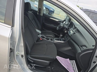2019 Nissan Sentra S – miniatura 8