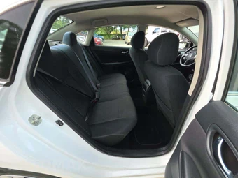 2019 Nissan Sentra S – miniatura 16