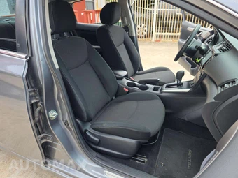 2019 Nissan Sentra S – miniatura 15