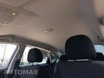 2019 Nissan Sentra S – miniatura 8