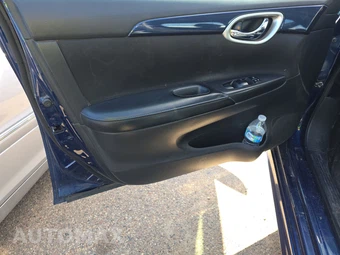 2019 Nissan Sentra SR – miniatura 9