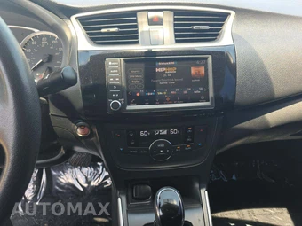 2019 Nissan Sentra SV – miniatura 10