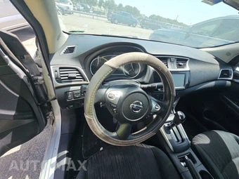 2019 Nissan Sentra SV – miniatura 10