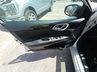 2019 Nissan Sentra SV – miniatura 9