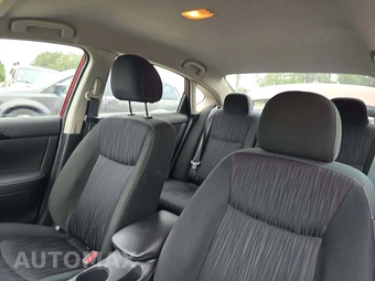 2019 Nissan Sentra SV - miniatura 11