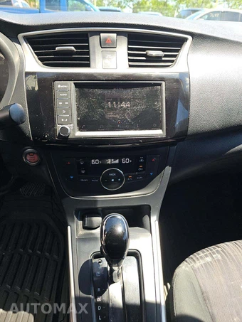 2019 Nissan Sentra SV – miniatura 10