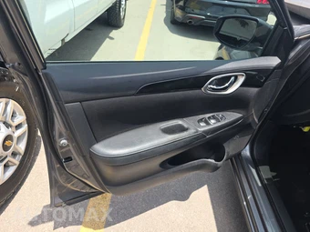 2019 Nissan Sentra SV - miniatura 9