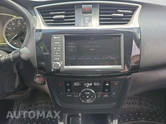 2019 Nissan Sentra SV – miniatura 10