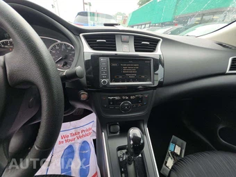 2019 Nissan Sentra SV – miniatura 10