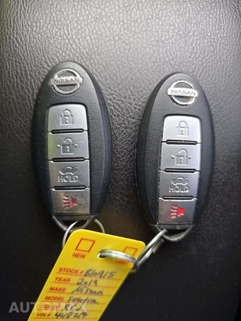2019 Nissan Sentra SV – miniatura 8