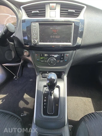 2019 Nissan Sentra SV – miniatura 11