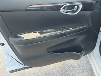 2019 Nissan Sentra SV – miniatura 9