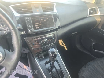 2019 Nissan Sentra SV – miniatura 11