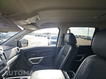 2019 Nissan TITAN PRO-4X Crew Cab Short Bed - miniatura 18