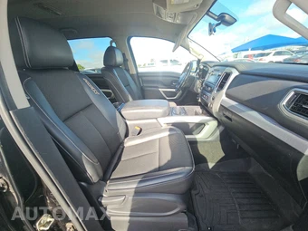 2019 Nissan TITAN PRO-4X Crew Cab Short Bed - miniatura 8