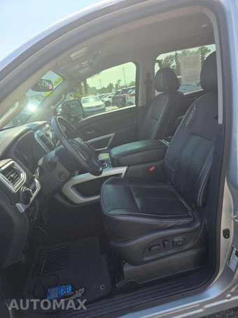 2019 Nissan TITAN PRO-4X Crew Cab Short Bed - miniatura 3