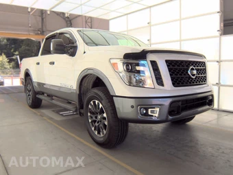 2019 Nissan TITAN PRO-4X Crew Cab Short Bed - miniatura 3