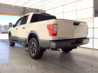 2019 Nissan TITAN PRO-4X Crew Cab Short Bed - miniatura 6