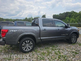 2019 Nissan TITAN PRO-4X Crew Cab Short Bed – miniatura 4