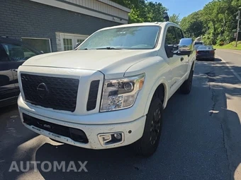 2019 Nissan TITAN PRO-4X Crew Cab Short Bed