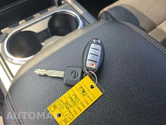2019 Nissan TITAN SL Crew Cab Short Bed - miniatura 5