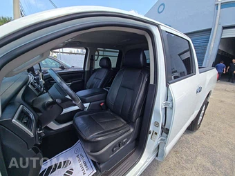 2019 Nissan TITAN SV Crew Cab Short Bed - miniatura 3
