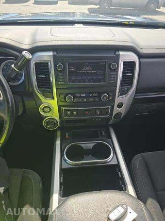 2019 Nissan TITAN SV Crew Cab Short Bed - miniatura 10