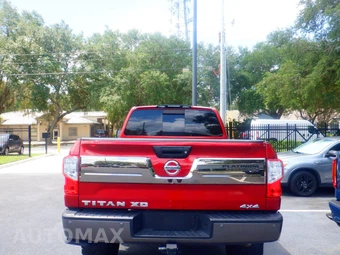 2019 Nissan TITAN XD Platinum Reserve Crew Cab Medium Bed - miniatura 17
