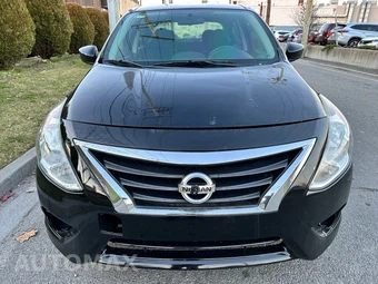 2019 Nissan Versa Sedan S Plus - miniatura 2