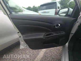 2019 Nissan Versa Sedan SV - miniatura 9