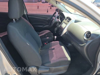 2019 Nissan Versa Sedan SV – miniatura 8