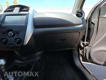 2019 Nissan Versa Sedan SV - miniatura 19