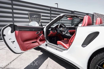 2019 Porsche 911 Turbo S Cabriolet – miniatura 30