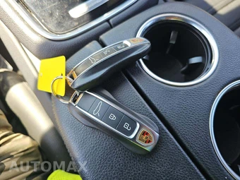 2019 Porsche Panamera 4 – miniatura 8