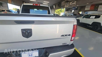 2019 Ram 1500 Classic Express Extended Cab Medium Bed - miniatura 25